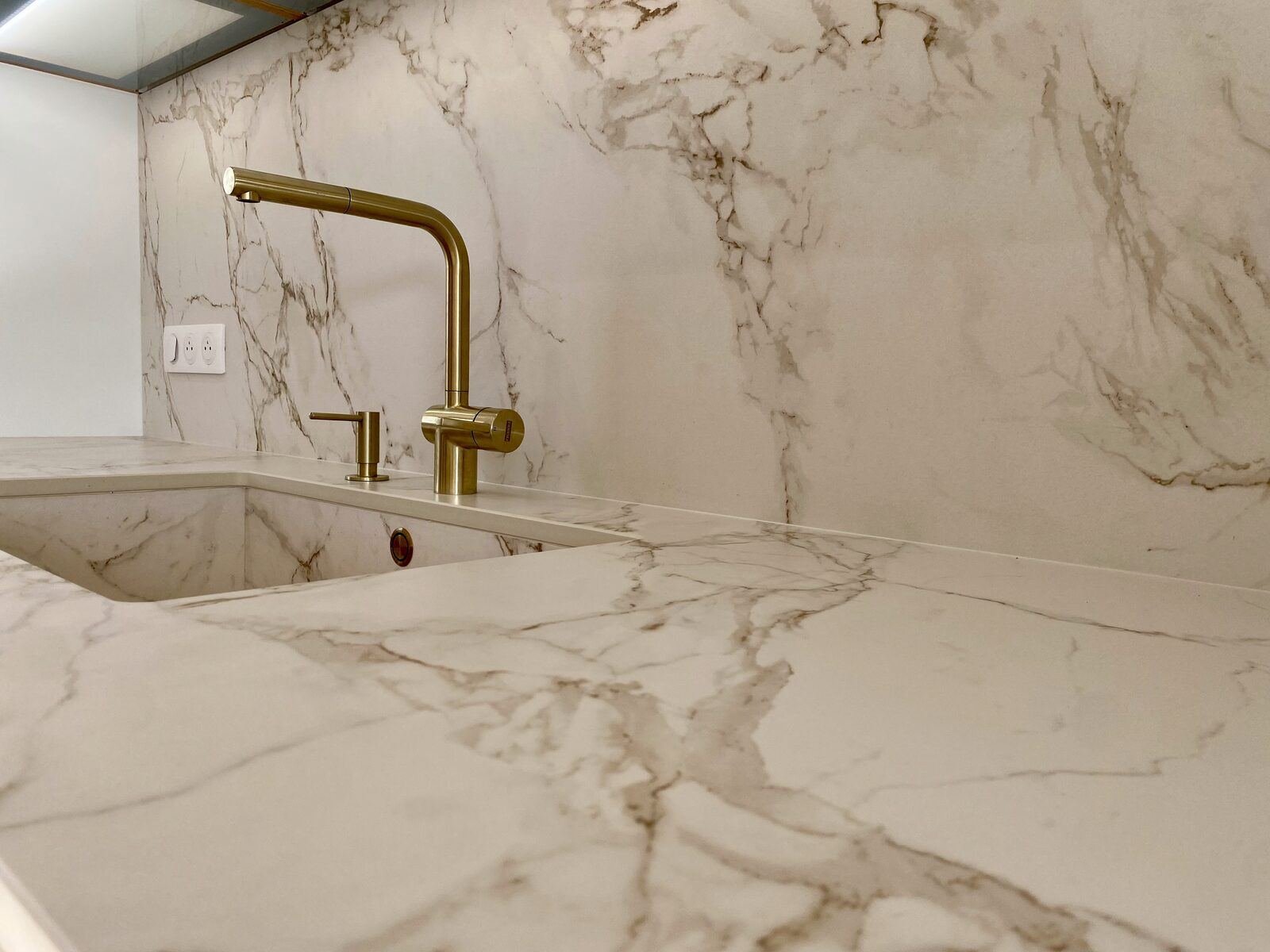 Plan de travail en Dekton effet marbre avec évier intégré