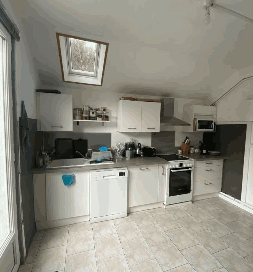 Cuisine avant rénovation, sous velux