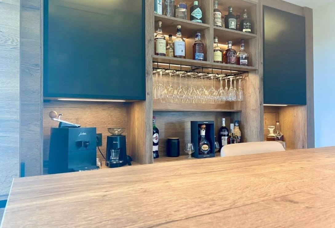 Étagères bar, rangement bouteilles et verrerie