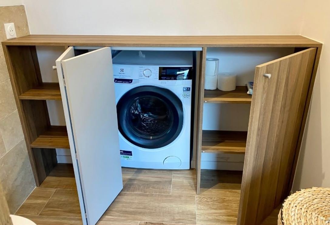 Buanderie, lave-linge intégré et rangements