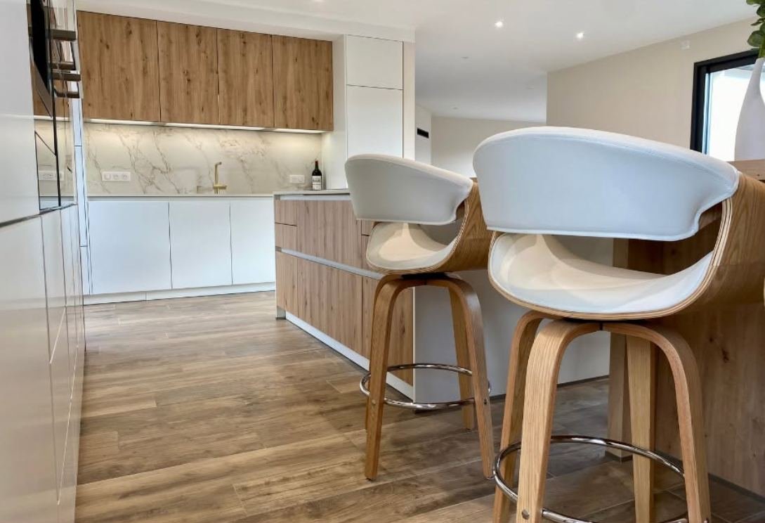 Mange-debout et assises design