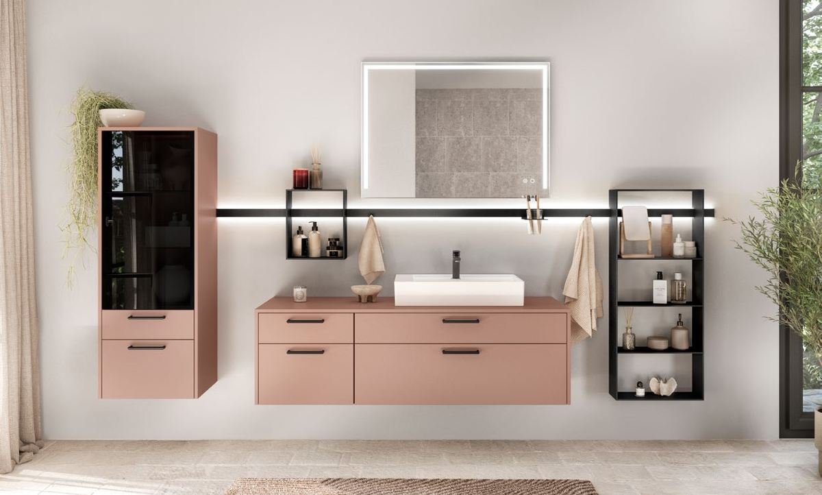 Salle de bain rose poudré avec étagères métal et vasque à poser